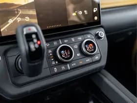 Land Rover Defender 110 P300e 110 Trophy Edition Deep Sandglow Yellow thumbnail 44