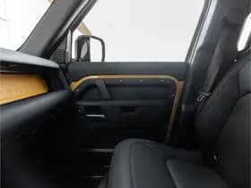 Land Rover Defender 110 P300e 110 Trophy Edition Deep Sandglow Yellow thumbnail 47