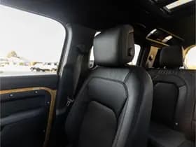 Land Rover Defender 110 P300e 110 Trophy Edition Deep Sandglow Yellow thumbnail 48