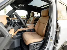 Land Rover Defender 110 2.0 P300e 110 Dynamic Edition thumbnail 4