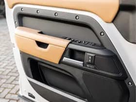 Land Rover Defender 110 2.0 P300e 110 Dynamic Edition thumbnail 35