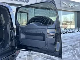 Land Rover Defender 110 4.4 P635 110 OCTA BLACK thumbnail 22