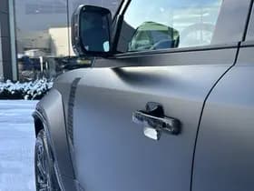 Land Rover Defender 110 4.4 P635 110 OCTA BLACK thumbnail 30