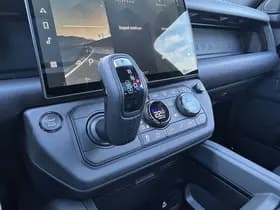 Land Rover Defender 110 4.4 P635 110 OCTA BLACK thumbnail 4