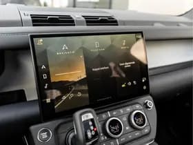 Land Rover Defender thumbnail 12