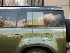 Land Rover Defender thumbnail 23