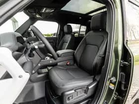 Land Rover Defender thumbnail 4