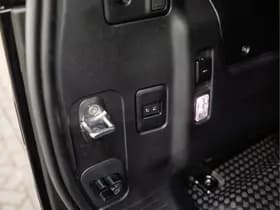 Land Rover Defender thumbnail 32