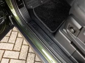 Land Rover Defender thumbnail 33