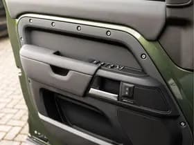 Land Rover Defender thumbnail 35
