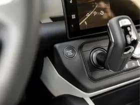 Land Rover Defender thumbnail 38