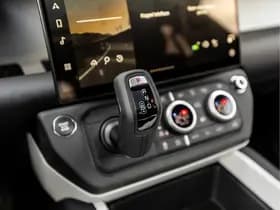 Land Rover Defender thumbnail 39