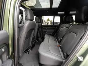 Land Rover Defender thumbnail 5