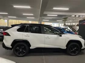 Toyota RAV4 thumbnail 6