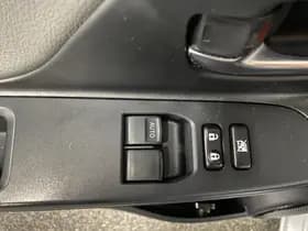 Toyota Yaris thumbnail 11