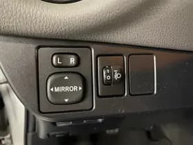 Toyota Yaris thumbnail 12