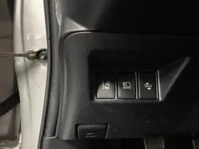 Toyota Yaris thumbnail 13