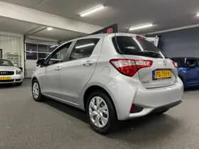 Toyota Yaris thumbnail 4