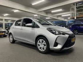 Toyota Yaris thumbnail 8