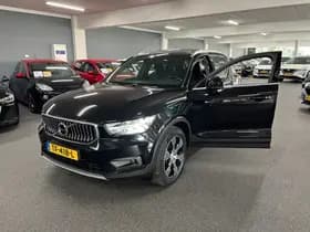 Volvo XC40 thumbnail 2