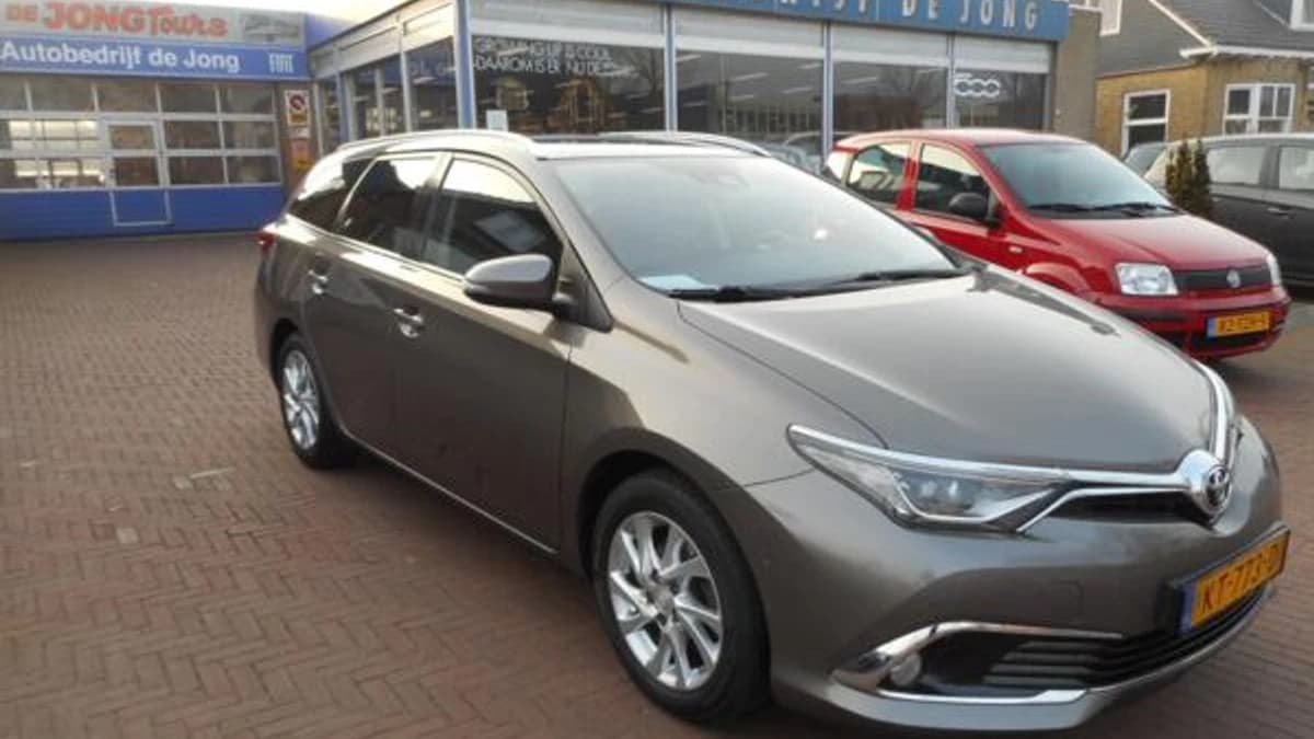 Toyota Auris — foto 1