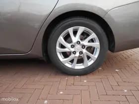 Toyota Auris thumbnail 13