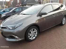 Toyota Auris thumbnail 3