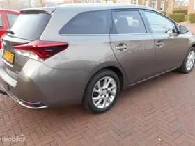 Toyota Auris thumbnail 4