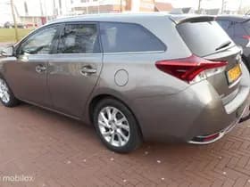 Toyota Auris thumbnail 5