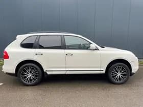 Porsche Cayenne thumbnail 3