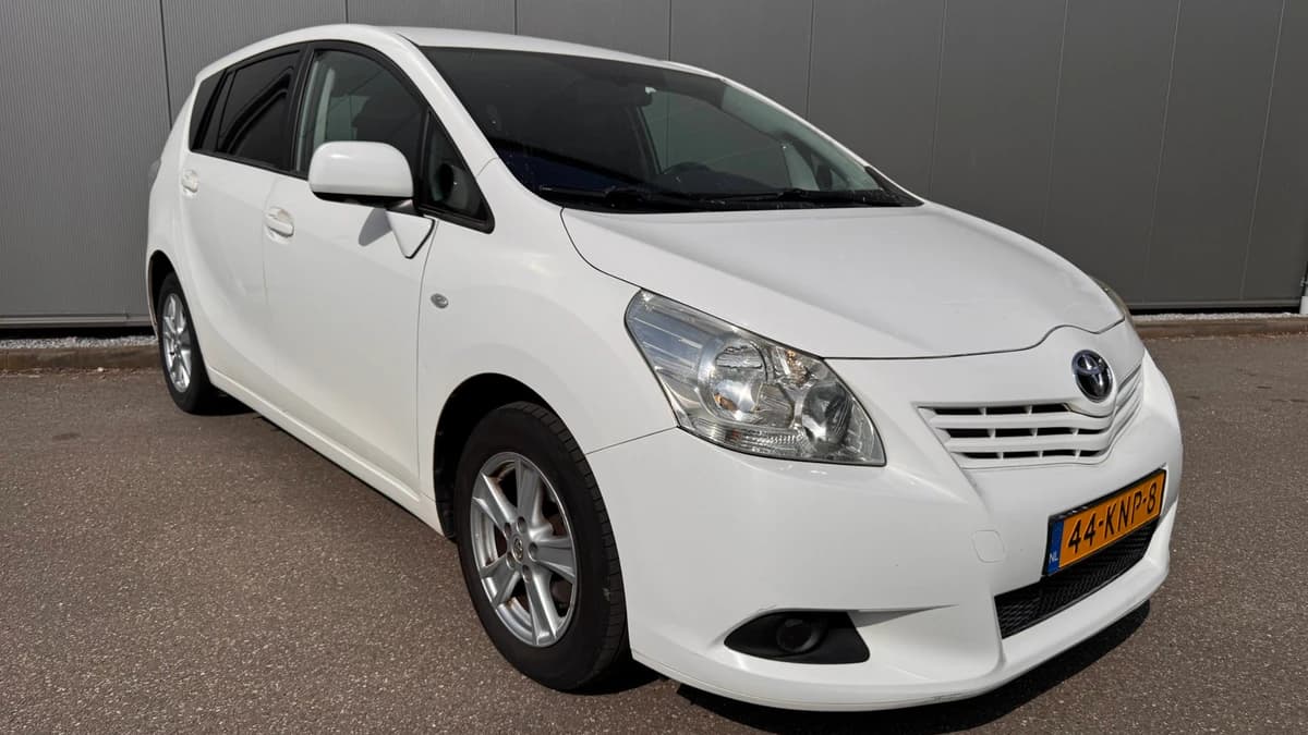 Toyota Verso — foto 1