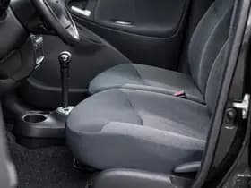 Toyota Yaris thumbnail 11