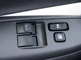 Toyota Yaris thumbnail 16