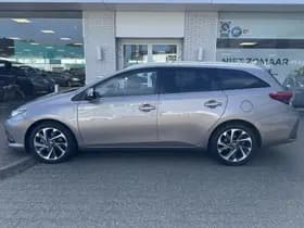 Toyota Auris thumbnail 2