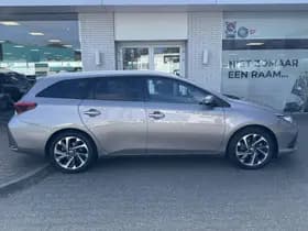 Toyota Auris thumbnail 5