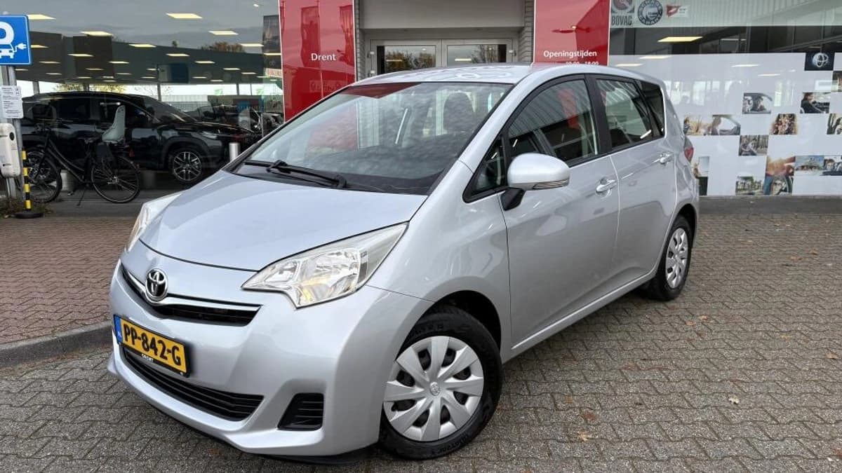 Toyota Verso-S — foto 1
