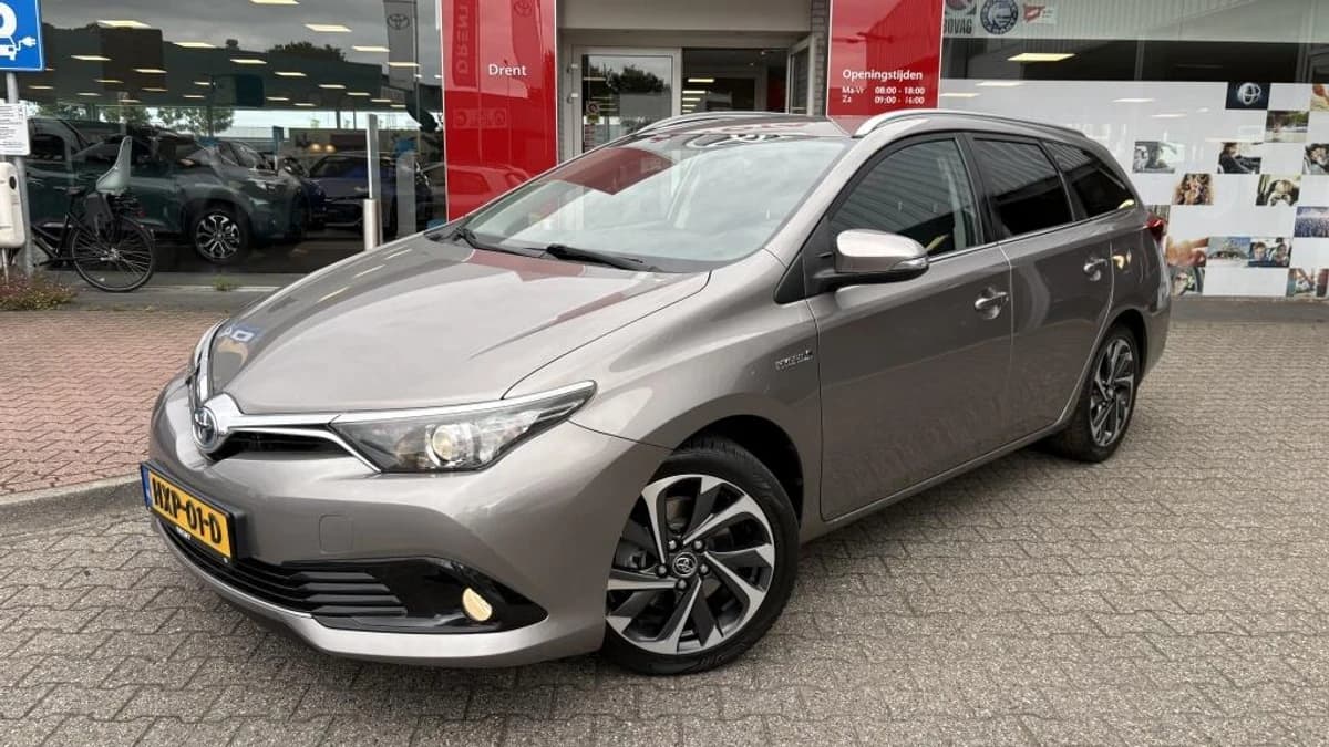 Toyota Auris — foto 1