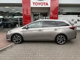 Toyota Auris thumbnail 3