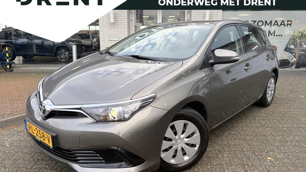 Toyota Auris — foto 1