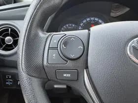 Toyota Auris thumbnail 12