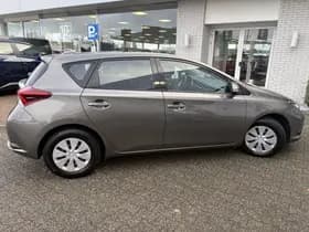 Toyota Auris thumbnail 4