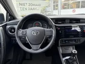 Toyota Auris thumbnail 9