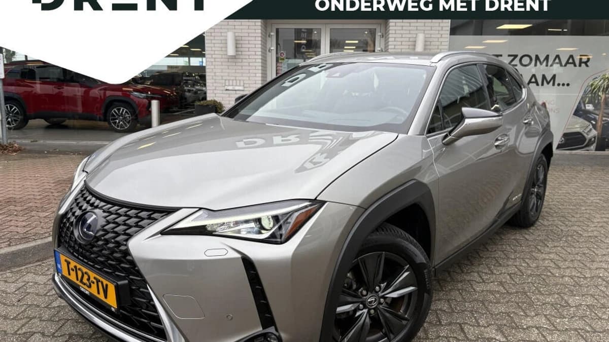 Lexus UX — foto 1