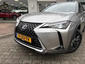 Lexus UX thumbnail 2