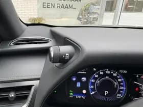 Lexus UX thumbnail 15