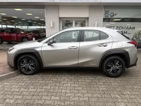 Lexus UX thumbnail 3