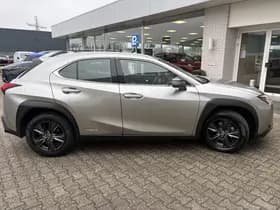 Lexus UX thumbnail 5