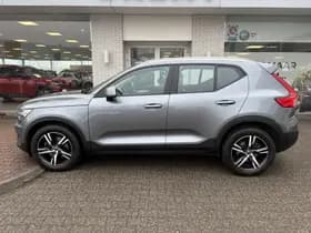 Volvo XC40 thumbnail 3