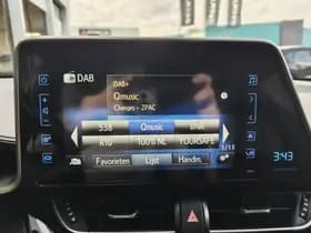 Toyota C-HR thumbnail 17