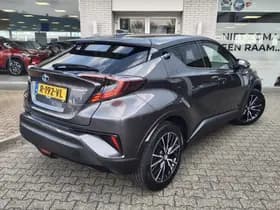 Toyota C-HR thumbnail 4